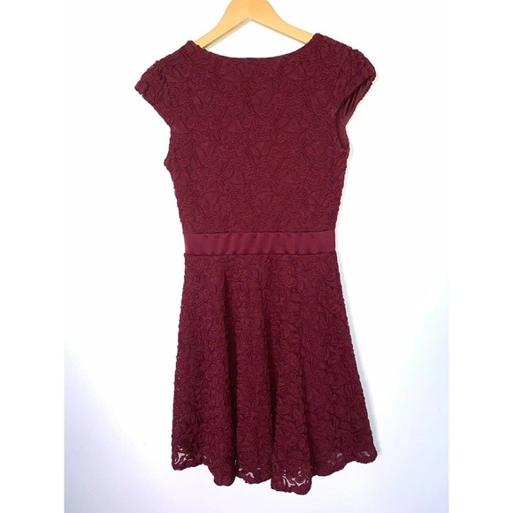 Modcloth Lace Dress Women Small Yellow Star Burgundy Skater * - Picture 3 of 3